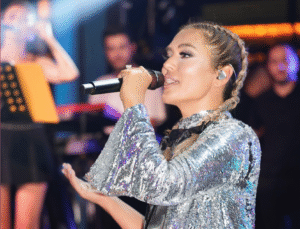 Demet Akalın Kemer’de Unutulmaz Bir Geceye İmza Attı