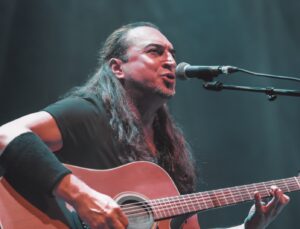 Urla’da Rock Fırtınası: Ogün Sanlısoy Avlu Urla’da Sahne Alacak