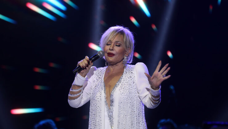 Yenimahalle’de 30 Ağustos Coşkusu: Emel Sayın’dan Zafer Bayramı Konseri