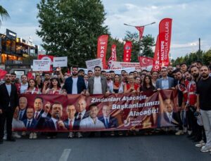 CHP Gençlik Kortejinde “Diplomasız Erdoğan” Sloganına Polis Engeli