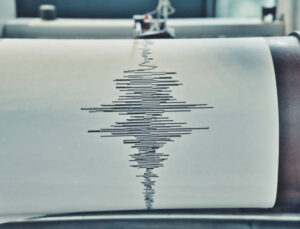 Balıkesir (Sındırgı) merkezli 6,1 büyüklüğünde deprem — ekipler sahada, artçı sarsıntılar sürüyor