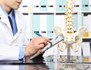 Şişlik ve Hafif Ağrıya Dikkat: Fıtık Bağırsak Delinmesine Kadar Gidiyor