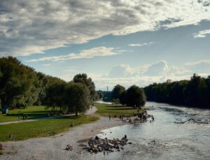 Yaz İshali Çocuklarda Hayati Risk Taşıyor: Uzmanından Ebeveynlere Kritik Uyarılar