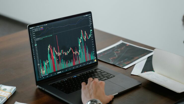 Finansal Rekabette Zamanla Yarış: Veriye Hızlı Erişimin Milyon Dolarlık Gücü