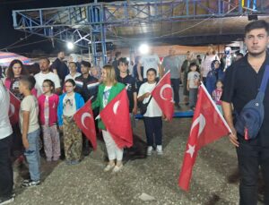 Pazaryeri’nde Zafer Bayramı Coşkusu: 5 Bin Bayrak Dağıtıldı