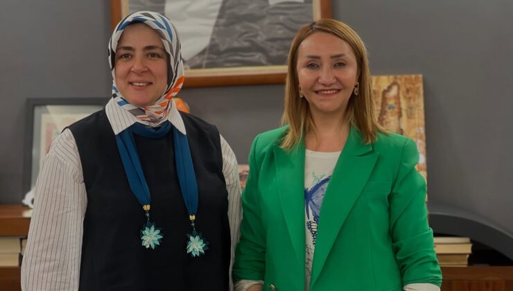 Pazaryeri’nde kadınlardan türkülerle karşılanan Ercan, çömlek çarkına geçti