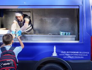 İzmir Büyükşehir Belediyesi’nin Beslenme Paketi Hizmeti Yeni Dönemde de Devam Ediyor