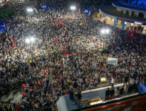 Özgür Özel: “İki Özgür Size Diyoruz Ki ‘Toplanın Çocuklar, Kazanana Kadar Buradayız’”