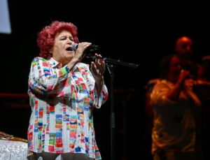 Çim Konserleri’nde Selda Bağcan rüzgarı esti