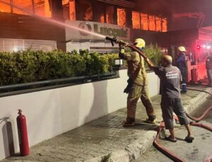 Gaziemir’de Mobilya Fabrikasında Korkutan Yangın: 4 Saatte Kontrol Altına Alındı