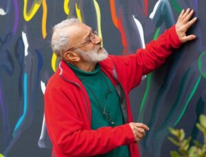 Mustafa Ata’nın 60 Yıllık Sanat Serüvenine Saygı Duruşu: “Askıda” Koleksiyon Sergisi, Ustanın Şile’deki Evi Anıt Atölye’de açıldı!