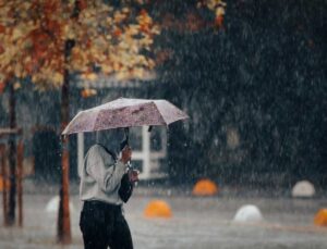 İstanbul’da Sonbahar Başladı: Sıcaklıklar 8 Derece Düşüyor, Fırtına Kapıda