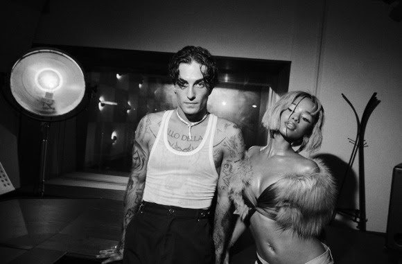 Müzik Dünyasını Bir Araya Getiren Yeni Single: “Talk to Me”