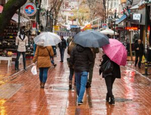 “İstanbul’da Yağış Akşam 22.00’ye Kadar Etkili Olacak”