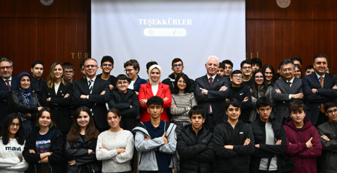 İstanbul’da Üstün Başarılı Lise Öğrencileri İçin “Genç Gelişim Akademisi” Başladı!