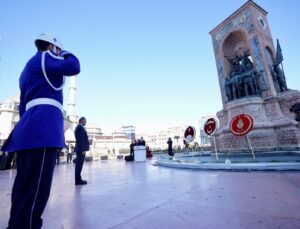 İstanbul’un Düşman İşgalinden Kurtuluşu’nun 102. Yıldönümü Taksim’de Resmi Törenle Kutlandı