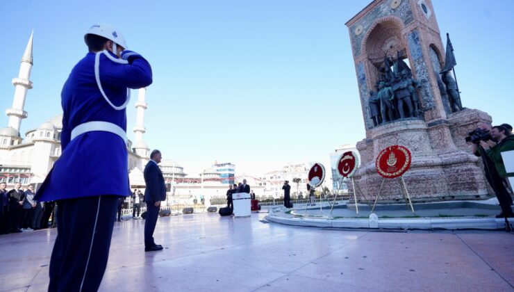 İstanbul’un Düşman İşgalinden Kurtuluşu’nun 102. Yıldönümü Taksim’de Resmi Törenle Kutlandı