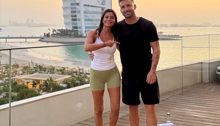 Manchester United’ın Yıldızı Luke Shaw, Yoğun Sezonda Ece Vahapoğlu’nun Yoga Dersinde Stres Attı