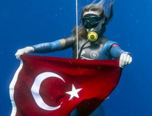 Tek Nefeste Tarih Yazdı: Şahika Ercümen 107 Metreye Daldı!