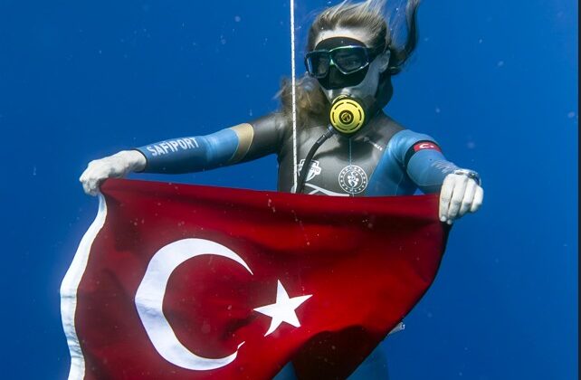 Tek Nefeste Tarih Yazdı: Şahika Ercümen 107 Metreye Daldı!