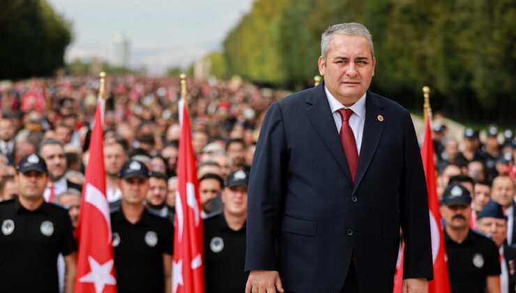 Başkan Özarslan ve Binlerce Keçiörenli Anıtkabir’de Ata’nın Huzurunda