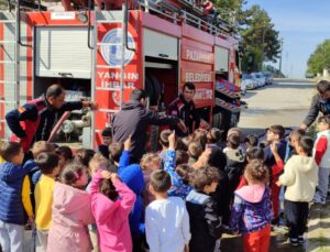 “Tatbikatta Heyecan Dorukta: Çocuklar İtfaiyeciliği Keşfetti”