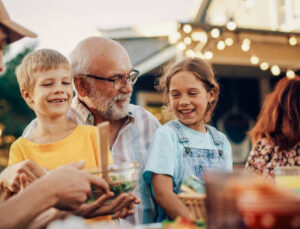 Yalnızlaşan Bireylerin Bakımı İçin Çözüm: Konut Tasarımında Yeni Yaklaşımlar Şart