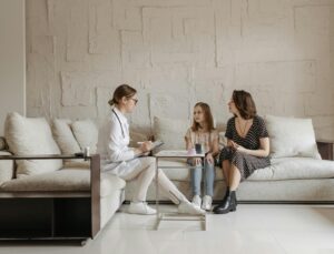 Lösemi Yaygınlaşıyor! Prof. Dr. Cengiz Canpolat, Erken Teşhis İçin Anne-Babalara 5 Öncü Sinyali Açıkladı