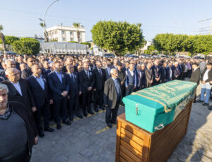 Vahap Seçer’in Acı Günü: Kardeşi Doç. Dr. Arzu Seçer Son Yolculuğuna Uğurlandı.