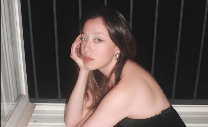 Elif Onay Ayrılığın İzini Sürüyor: Alternatif Pop’un Yükselen Sesi Yeni Teklisi “İnatla”