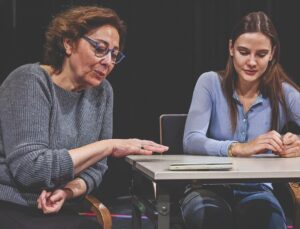 Çağan Irmak’ın “Palamut Zamanı” Prömiyer Yaptı: Ayda Aksel ve Alina Boz’dan Linç Kültürüne Sert Bakış.