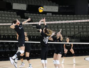 Voleybol Derbisi Kapıda: Eczacıbaşı Dynavit, Ligin 10. Haftasında Beşiktaş Deplasmanında!