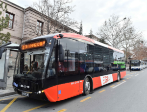 Ankara’da toplu taşıma ücretlerine ilişkin yeni bir düzenlemeye gidildi.