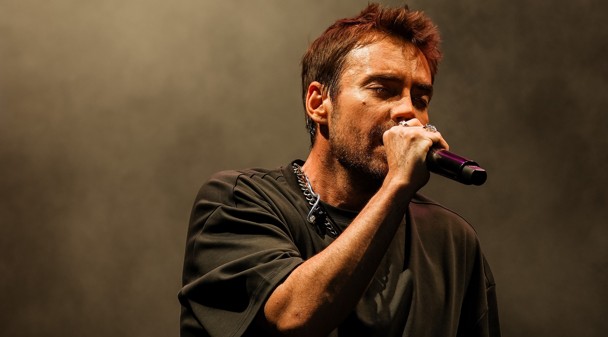 Murat Dalkılıç, yeni klibi “Dut”u müzikseverlerle buluşturdu