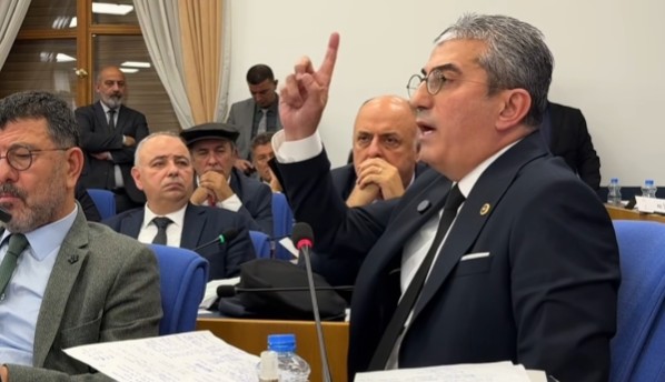 Günaydın, Türkiye’de hayvan varlığının ve kırmızı et üretiminin düştüğünü açık açık söyledi, bakan sustu dinledi.