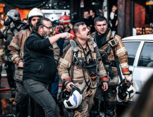 Fatih Caddesi’nde Yangın Alarmı: 12 Kişi Güvenli Şekilde Kurtarıldı