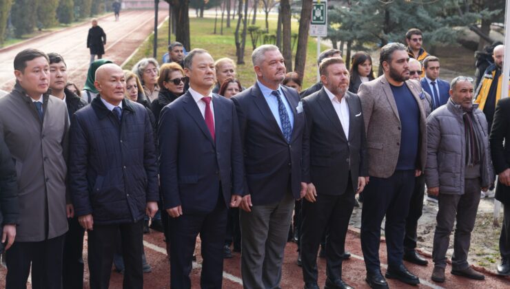 Kırgızistan ve Türkiye’den Büyük Yazar Cengiz Aytmatov için Saygı Duruşu
