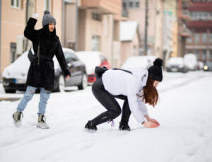 Kar ve Buzlu Sokaklarda Düşmeden Yürümek İçin 7 Öneri