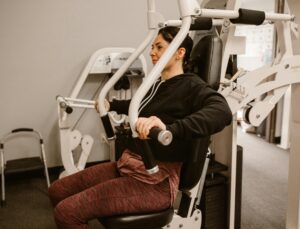 Menopozda Kilo Kontrolü: Yavaş ve İstikrarlı Yağ Yakımı Stratejileri