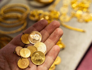 Altında Volatilite Depremi: Ons Altın 4.830 Dolar Seviyesinde Dengeleniyor!