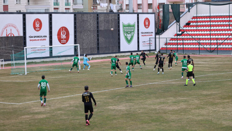 Başkan Özarslan Bağlumspor’a Tribünden Destek Verdi, Galibiyet Sevincini Paylaştı
