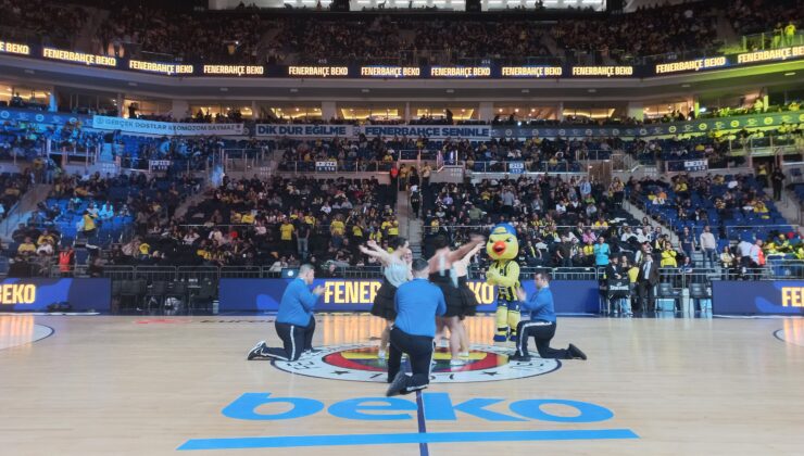 Fenerbahçe Beko-Ea Emporıo Armanı Maçı’nın Devre Arasında Anlamlı Gösteri