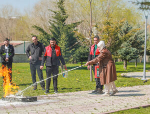 Keçiören’de Ateşle Mücadele Eğitimi: Belediye Personeli Olası Afetlere Karşı Hazır