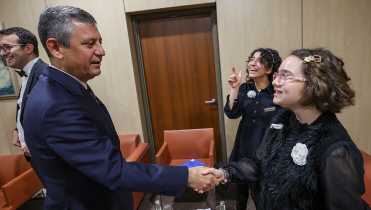 Umutlar Yerle Yeksandı, Biz Küllerimizden Doğduk”: Özgür Özel’den İtiraf Gibi Analiz!