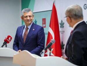 Özel’den Davutoğlu’na Siyasi Etik Teşekkürü: O Gün Engellenen Yasa, Bugünün Enkazıdır!