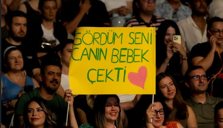 Melike Şahin Antalya ve Denizli’yi Büyüledi