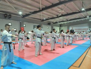 Keçiören’de Dev Karate Zirvesi: Dünya Federasyonu Baş Antrenörü Murakami Ankara’daydı!