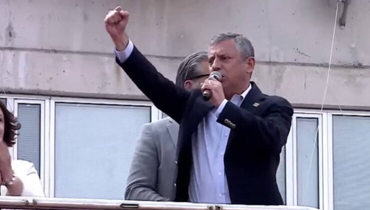 Özgür Özel Nerede Duruyorsa CHP’nin Kürsüsü Orasıdır!
