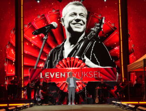 Levent Yüksel Hit Şarkılarıyla Bursa’yı Tek Ses Yaptı