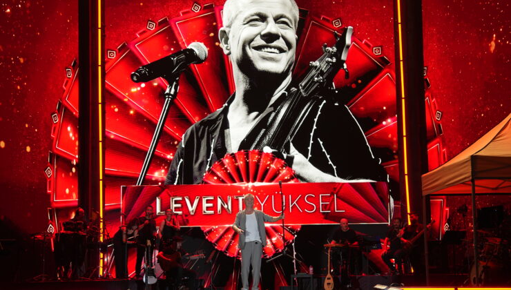 Levent Yüksel Hit Şarkılarıyla Bursa’yı Tek Ses Yaptı